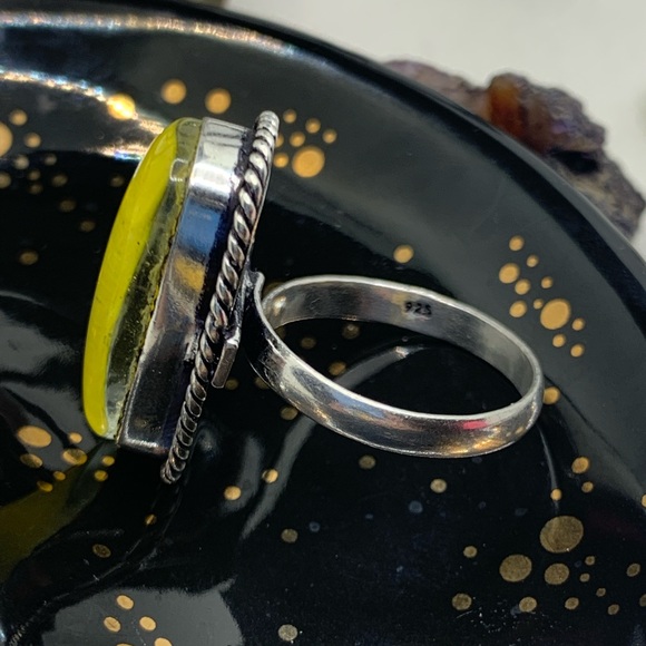 Comfort Curl Adjustable Ring, Yellow Australian Triplet w Dazzling Blue Accents - Picture 11 of 14